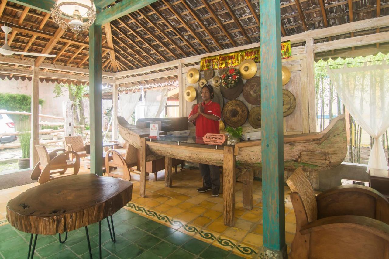 Kampung Lawasan Heritage Cottage Maguwo Exterior foto