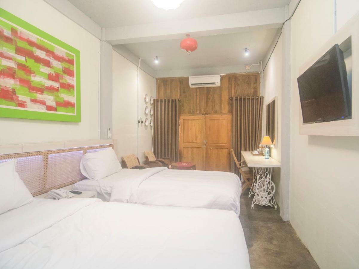 Kampung Lawasan Heritage Cottage Maguwo Exterior foto